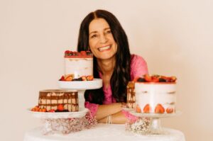 Evelynes Kucheneck Evelynes Kucheneck Portraet mit Torten Evelynes Kucheneck Portraet mit Torten
